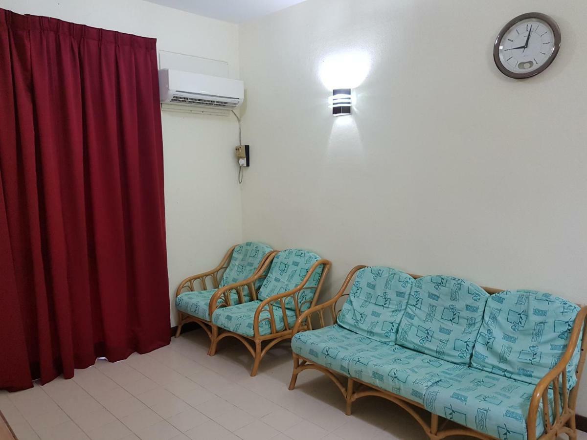Home Stay Bayu Emas Appartment, Batu Feringgi Exteriér fotografie