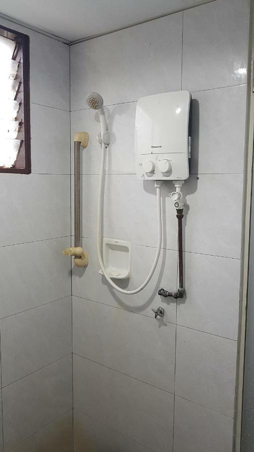 Home Stay Bayu Emas Appartment, Batu Feringgi Exteriér fotografie