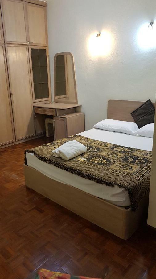 Home Stay Bayu Emas Appartment, Batu Feringgi Exteriér fotografie
