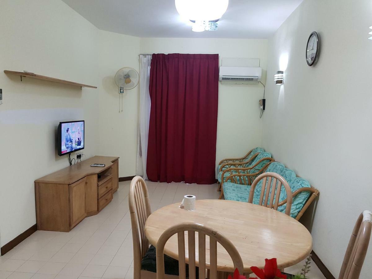 Home Stay Bayu Emas Appartment, Batu Feringgi Exteriér fotografie