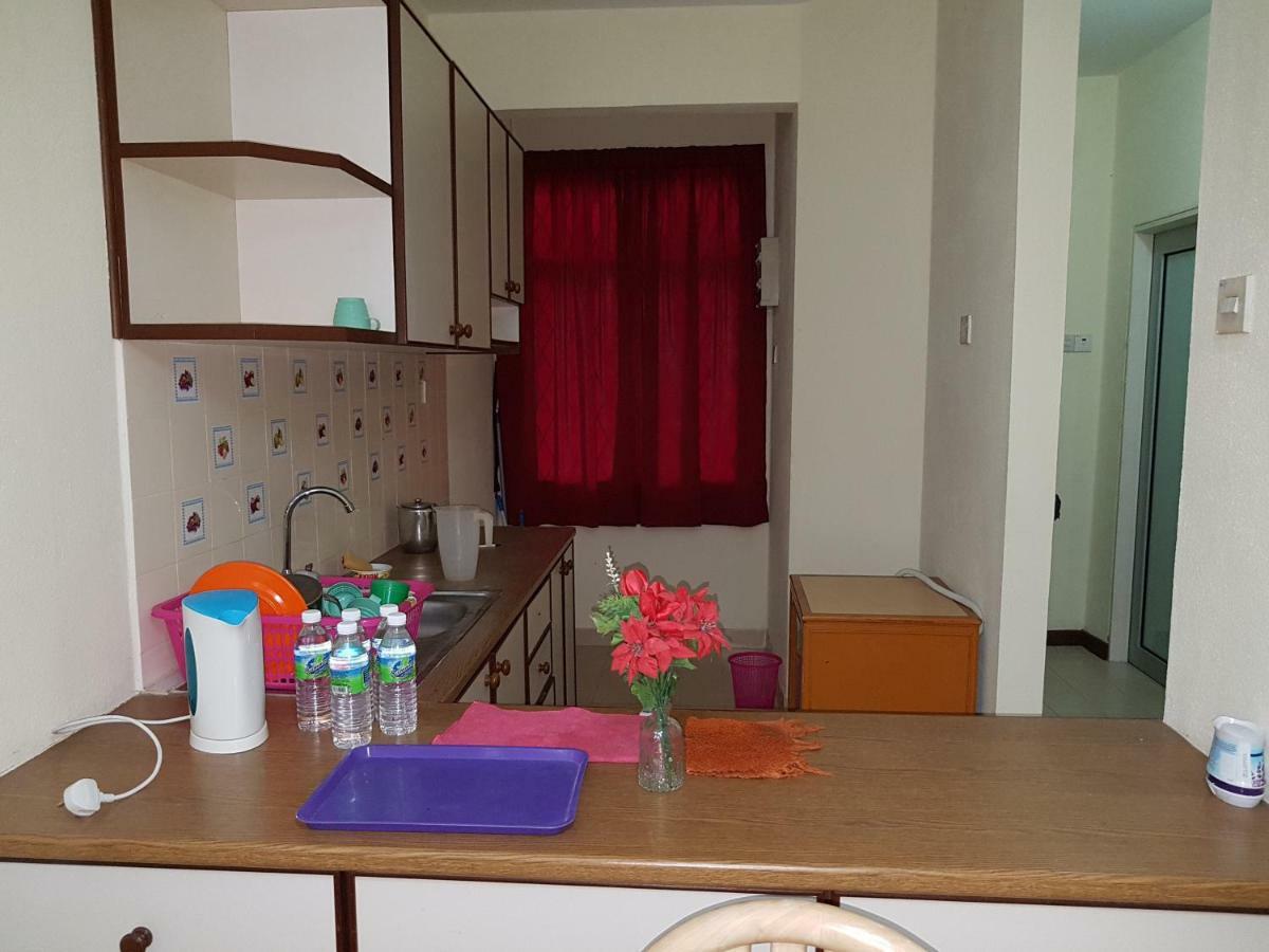 Home Stay Bayu Emas Appartment, Batu Feringgi Exteriér fotografie
