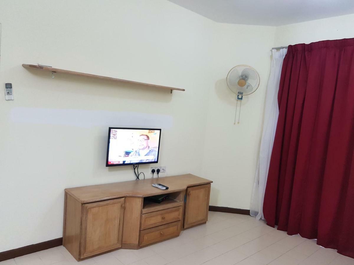 Home Stay Bayu Emas Appartment, Batu Feringgi Exteriér fotografie