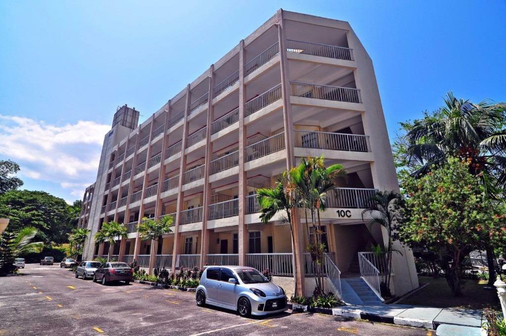 Home Stay Bayu Emas Appartment, Batu Feringgi Exteriér fotografie